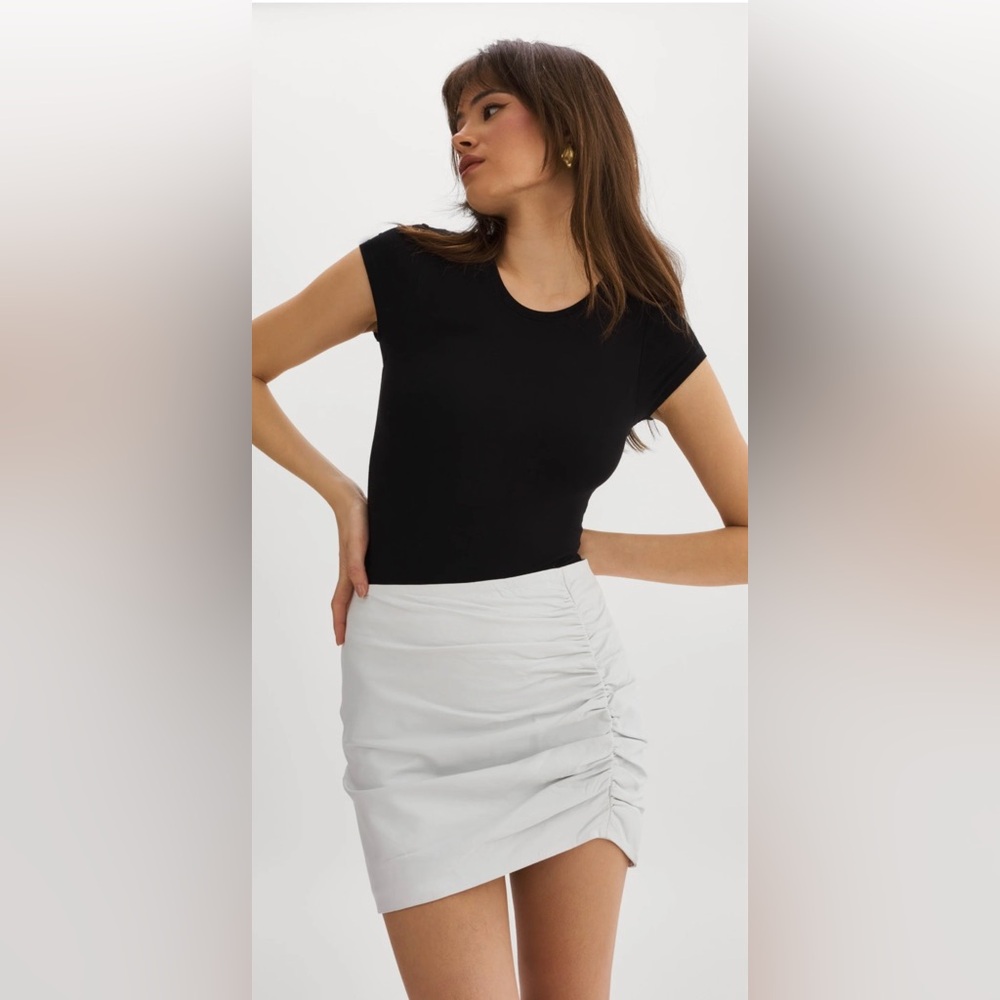 New! Lamarque white leather ruched mini skirt -0